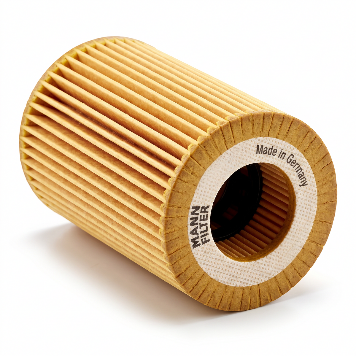 Filtro de aceite Mann Filter para Volkswagen Amarok de KENAI´S COM, diseño cilíndrico de papel plisado color beige.