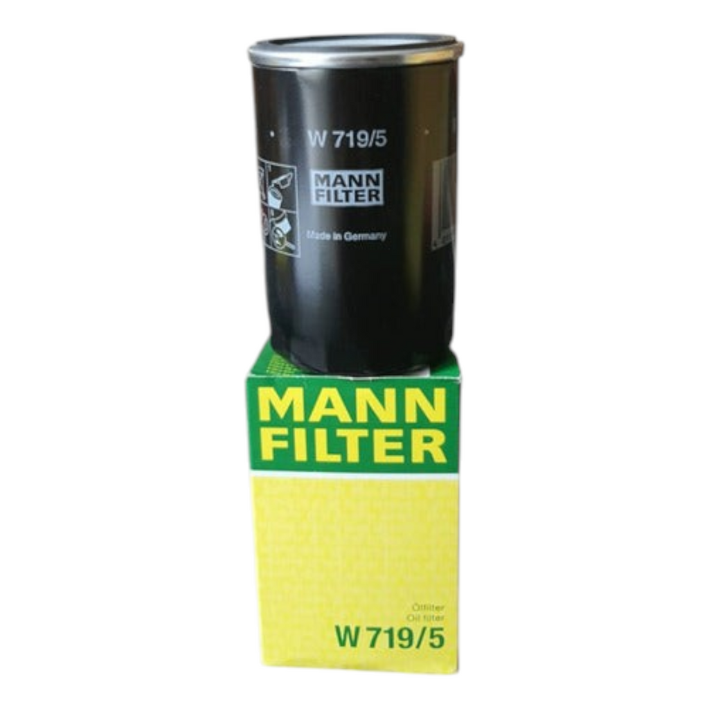 Filtro de aceite Mann-Filter W719/5 para VW Jetta A6 de KENAI´S COM sobre su caja original verde y amarilla