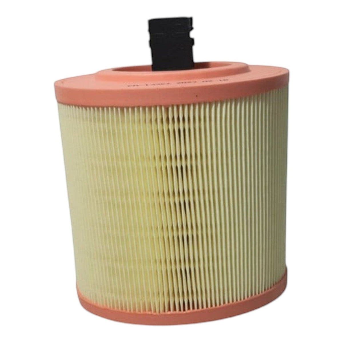 Filtro de aire cilíndrico KENAI´S COM para Chevrolet Cruze 1.4L, con estructura de papel plisado y bordes naranjas.