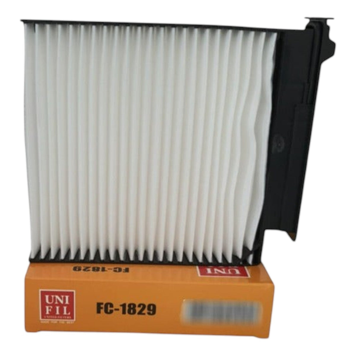 Filtro de cabina blanco para Renault Duster de KENAI´S COM sobre su caja de empaque original
