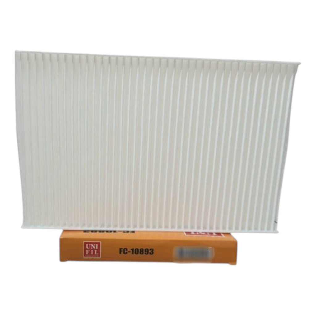 Filtro de cabina blanco rectangular para Ram 700 de KENAI´S COM sobre su caja de empaque original