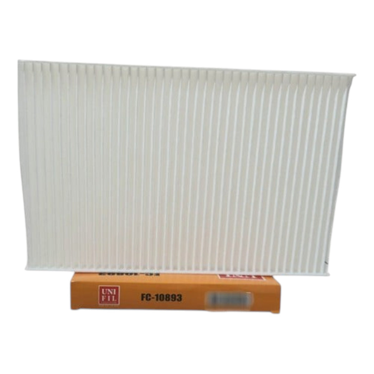 Filtro de cabina blanco rectangular para Ram 700 de KENAI´S COM sobre su caja de empaque original