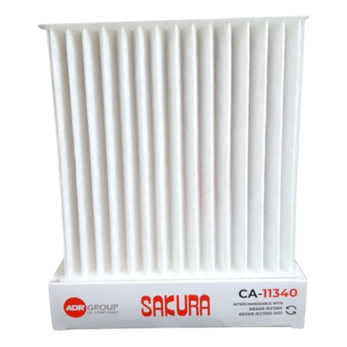 Filtro de cabina Sakura CA-11340 para Toyota Avanza de KENAI´S COM, diseño rectangular plisado en color blanco.